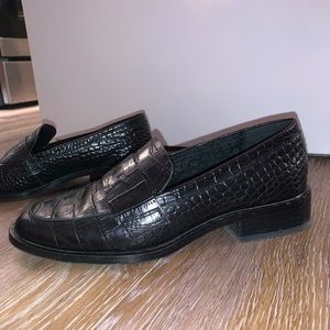 Crocodile skin print loafers